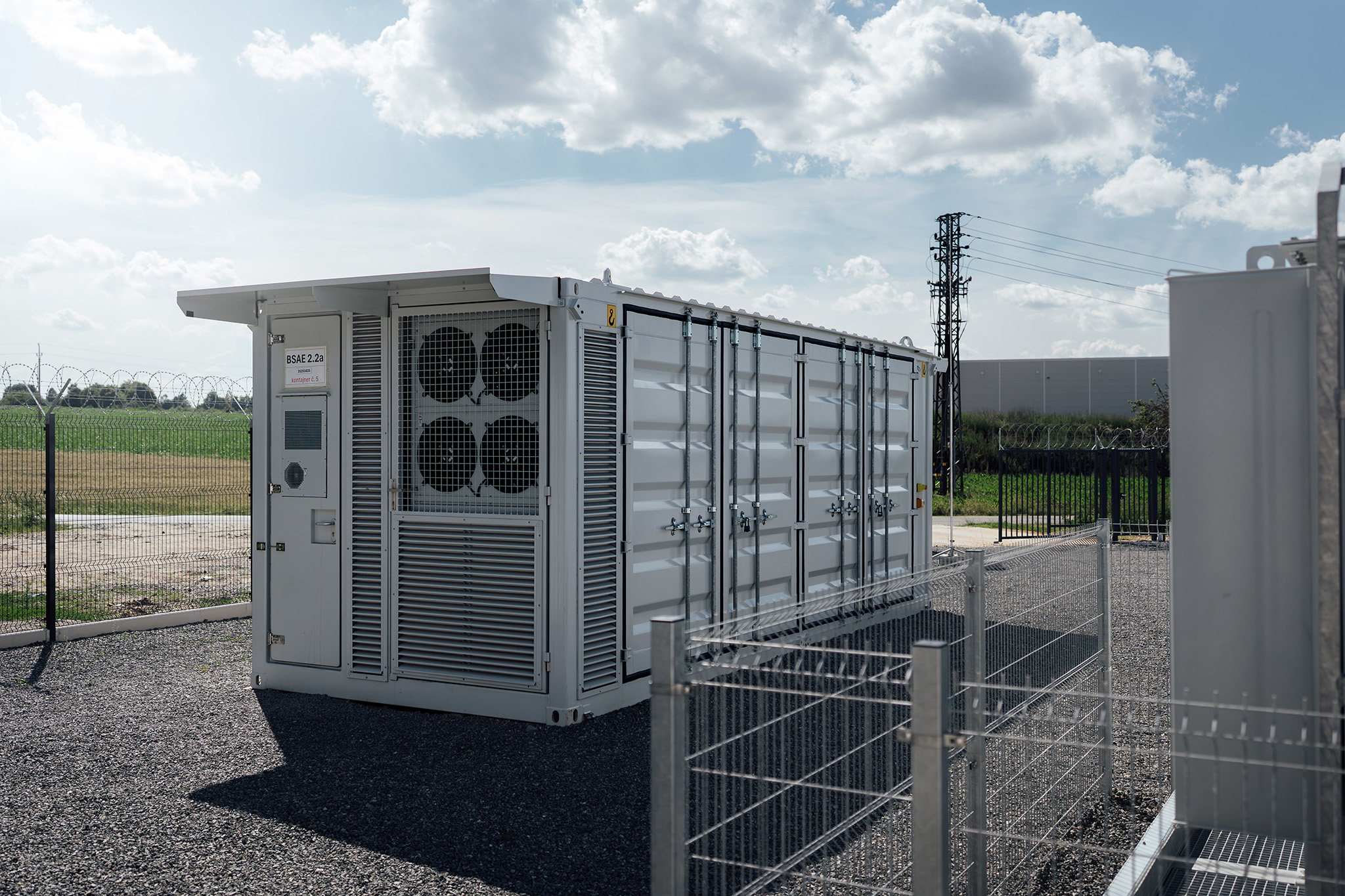 TESLA Energy Group dokončila pro MG Power ve Velké Bíteši jedno z největších samostatně stojících bateriových úložišť v Česku - náhledový obrázek