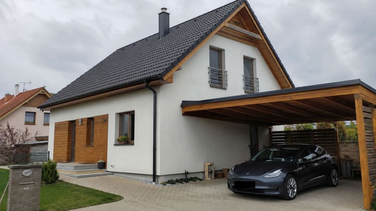 Elektromobil nabíjí za 1 kč / kWh. Kilometr jej stojí 0,15 Kč i bez fotovoltaiky - náhledový obrázek