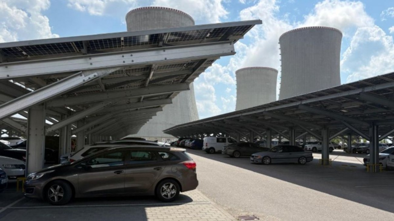 Fotovoltaické parkoviště u Dukovan stálo 60 milionů. Za rok vyrobí to, co jaderka za 32 minut - náhledový obrázek